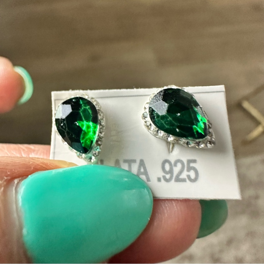 Elegant Green and Silver Teardrop Earrings - Picture 4 of 13